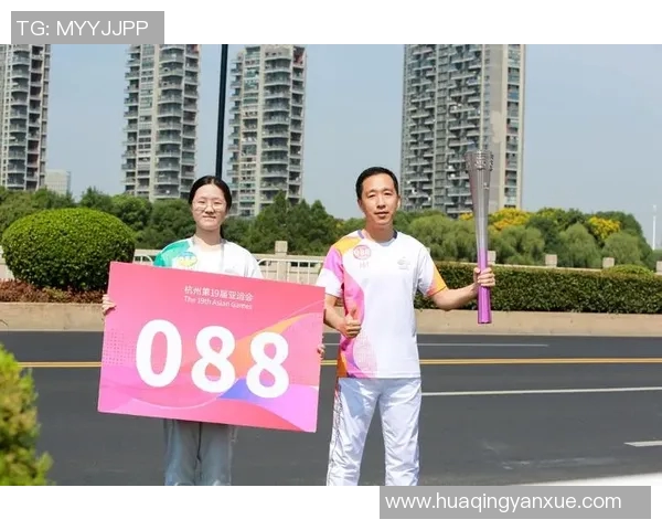 中国运动员首担亚运会火炬接力首棒点燃杭州盛会激情 中国运动员首担亚运会火炬接力首棒点燃杭州盛会激情